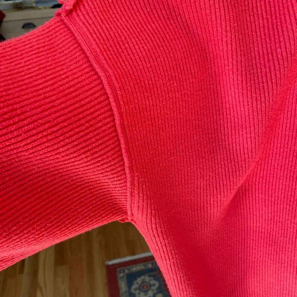 Amazon Coral/Red Sweater - Size L‎